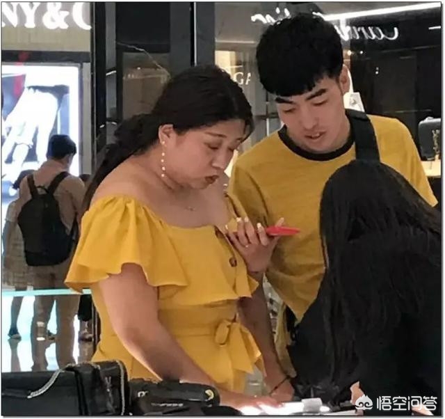 摄影美妆好物结合的博主
