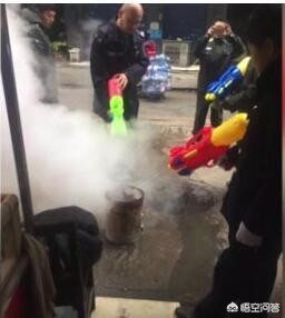 如何看待长沙城管,人手一把玩具水枪灭煤的执法方式？