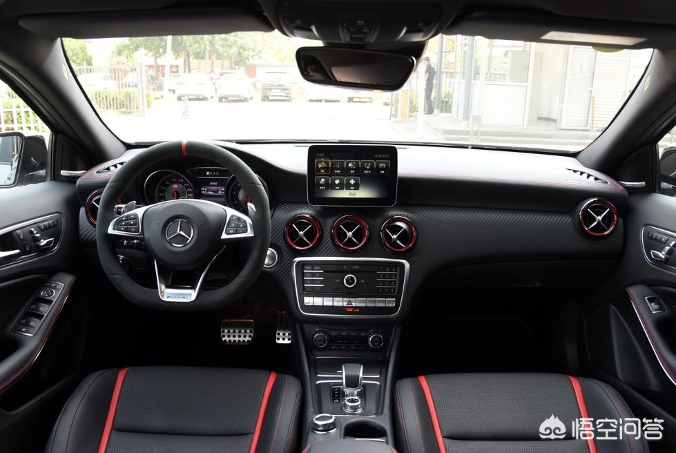 奔驰A45 AMG