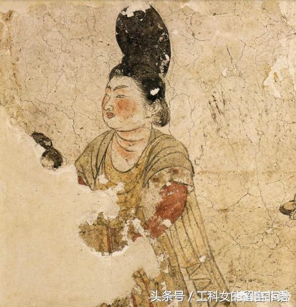 圆圆脸化妆小技巧

