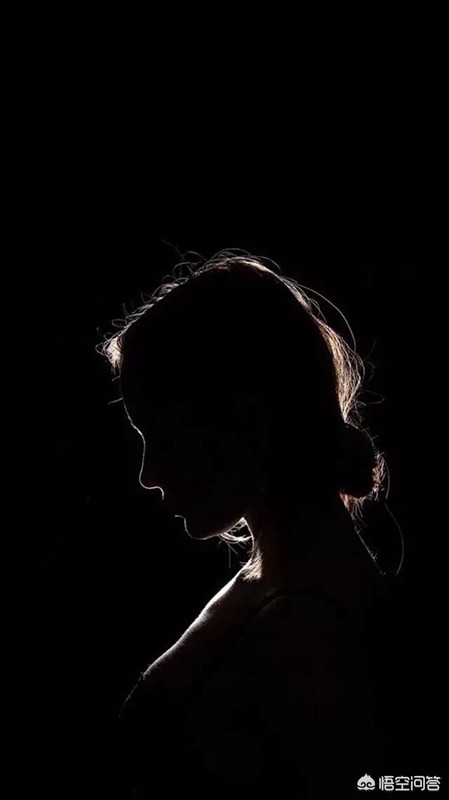 [黑色壁纸全黑]电脑屏幕总是自动变成黑色背景？