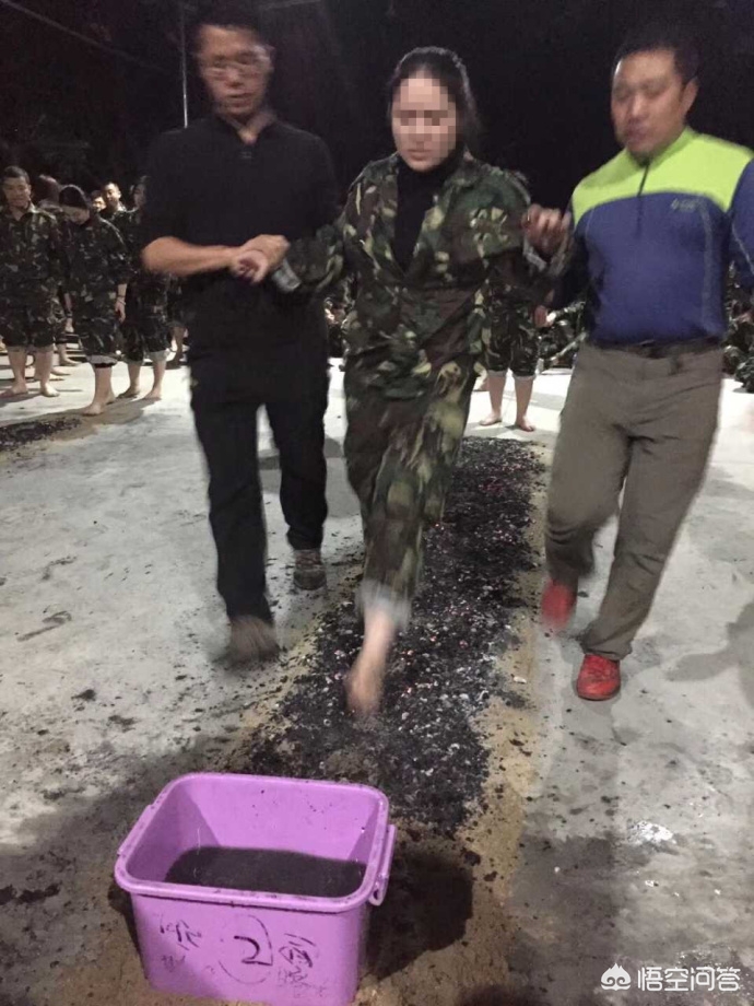 网民选的军训服来了