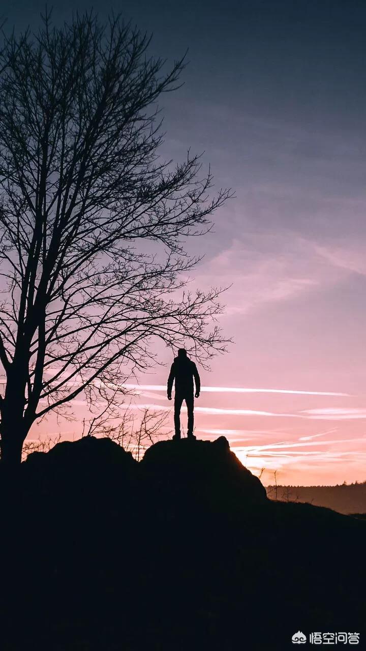 看着孩子孤独的背影文案?:孤独背影图片 看着孩子孤独的背影文案?:孤独背影图片