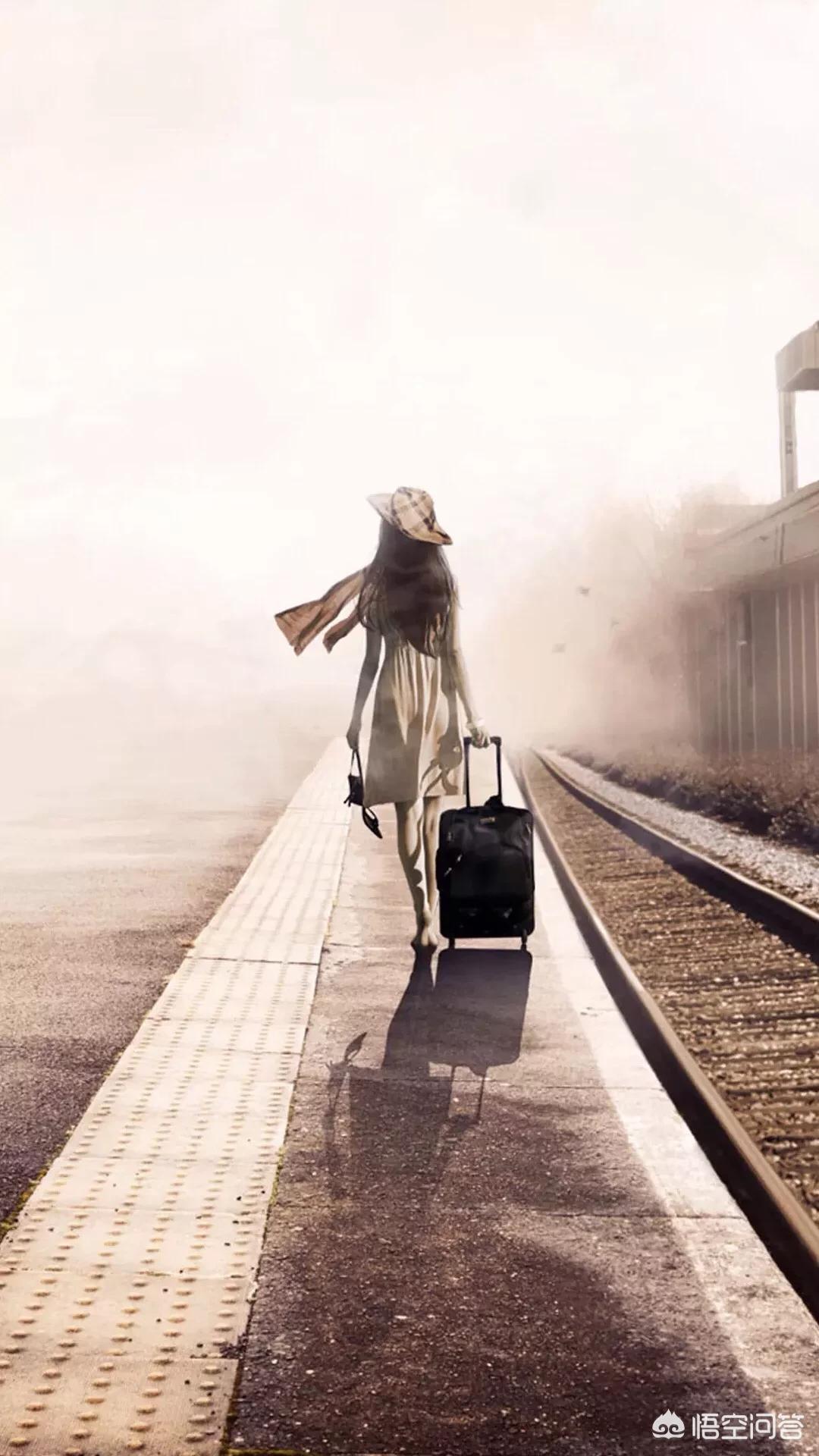 看着孩子孤独的背影文案?:孤独背影图片 看着孩子孤独的背影文案?:孤独背影图片