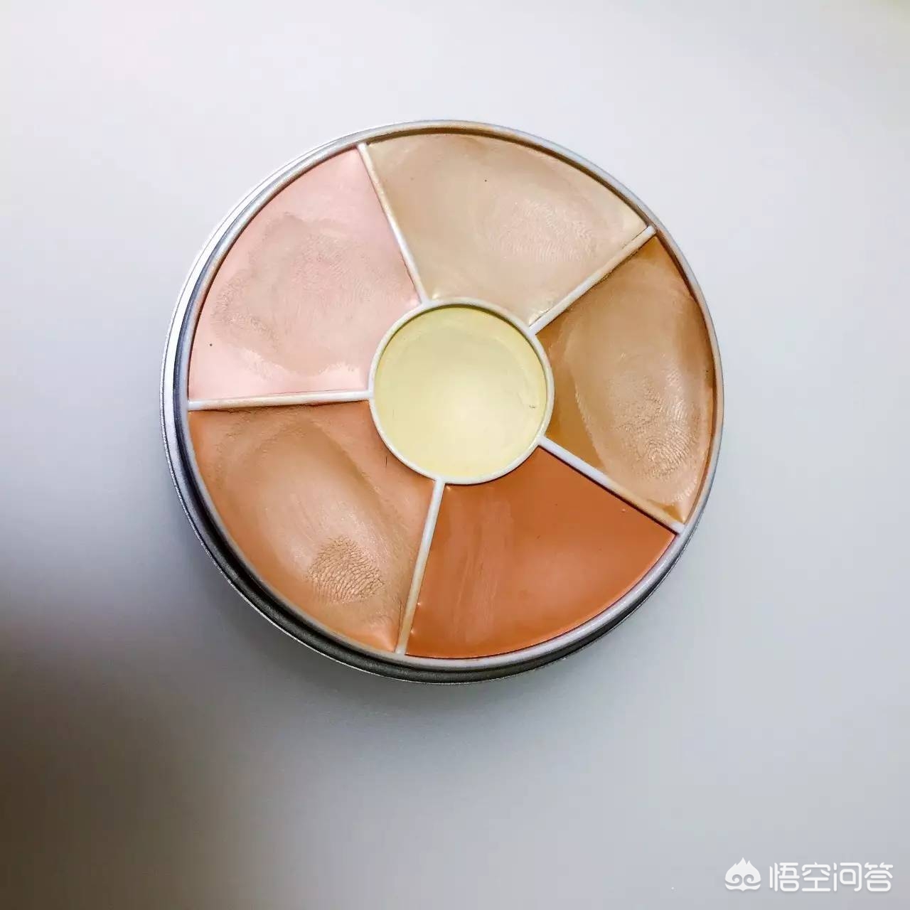 直播间美妆家居好物分享
