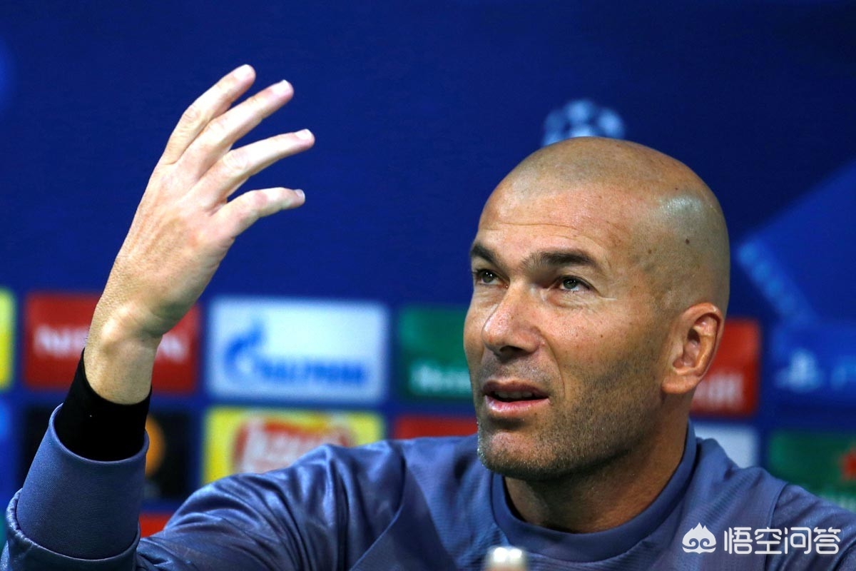 欧冠三连冠,c罗没一起绕场,合影也少了,是要功成身退吗? 欧冠三连冠,c罗没一起绕场,合影也少了,是要功成身退吗?