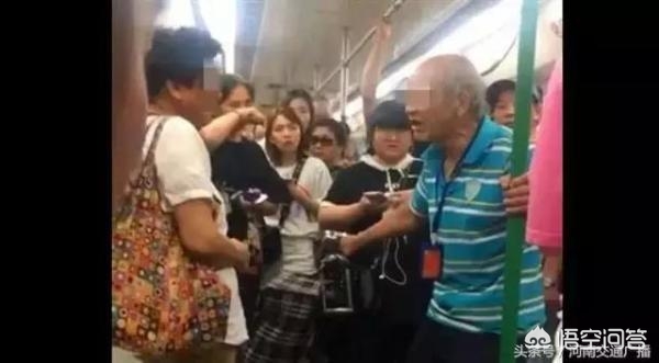 制止地铁吸烟遭掌掴