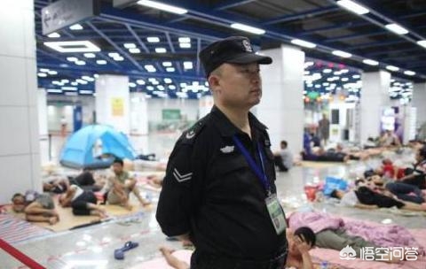 第16号台风要来了（9月16号早上台风山竹到来，上千人在深圳地铁里面打地铺，对此大家有什么看法？）