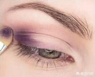 美妆好物画眼线
