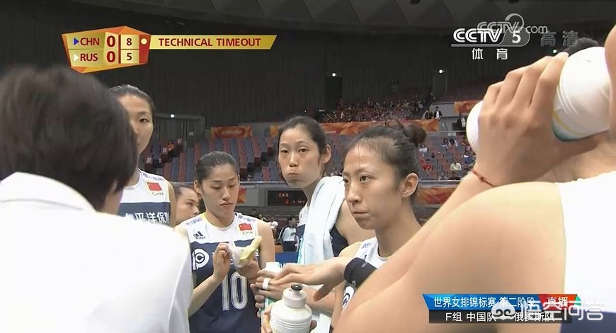 中国女排世锦赛13天9战，朱婷和龚翔宇等队员比赛中只能靠吃香蕉补充体能，你如何评价？