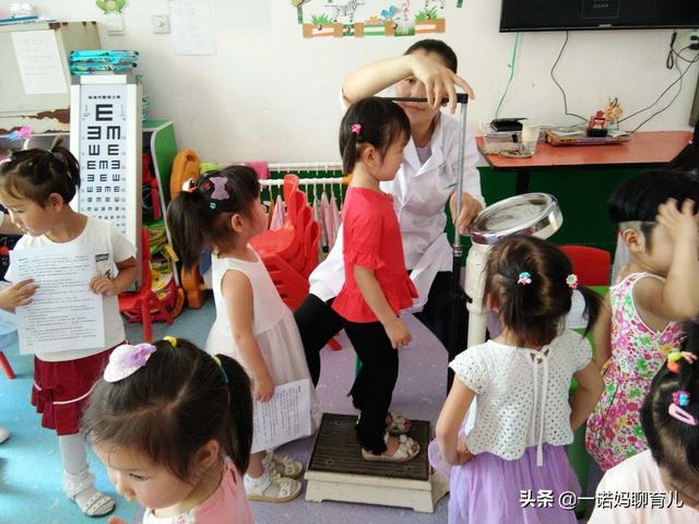 [家长不在家娃被抽血]高新区一幼儿园3岁孩子被抽血，家长不知情，官方：系体检，班主任当天生病，未及时通知家长，你怎么看？