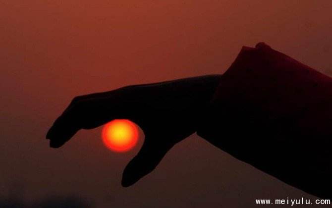 一个男人老是想你怎么回事？：一个人想你