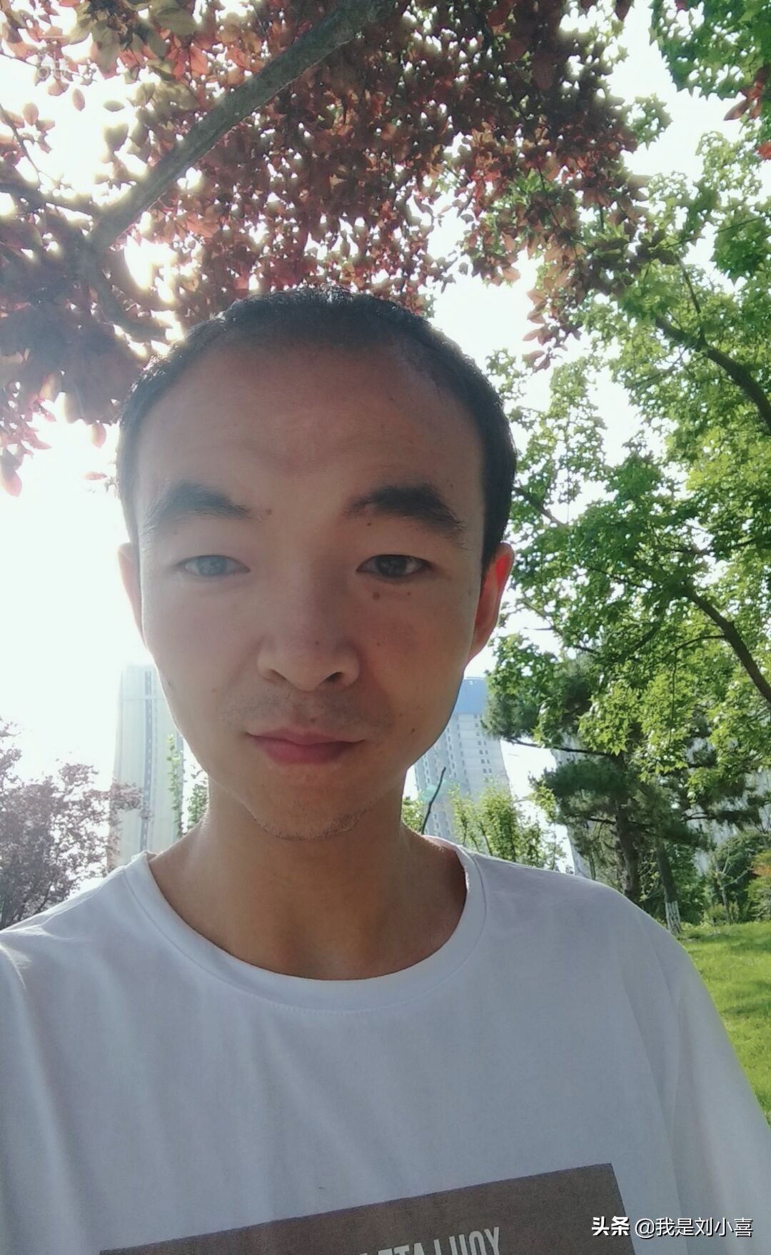 请外卖员进店吹空调（炎热的夏天，在屋里吹着空调的你看见爸爸在工地搬砖，哥哥在送外卖，你是什么心情？）