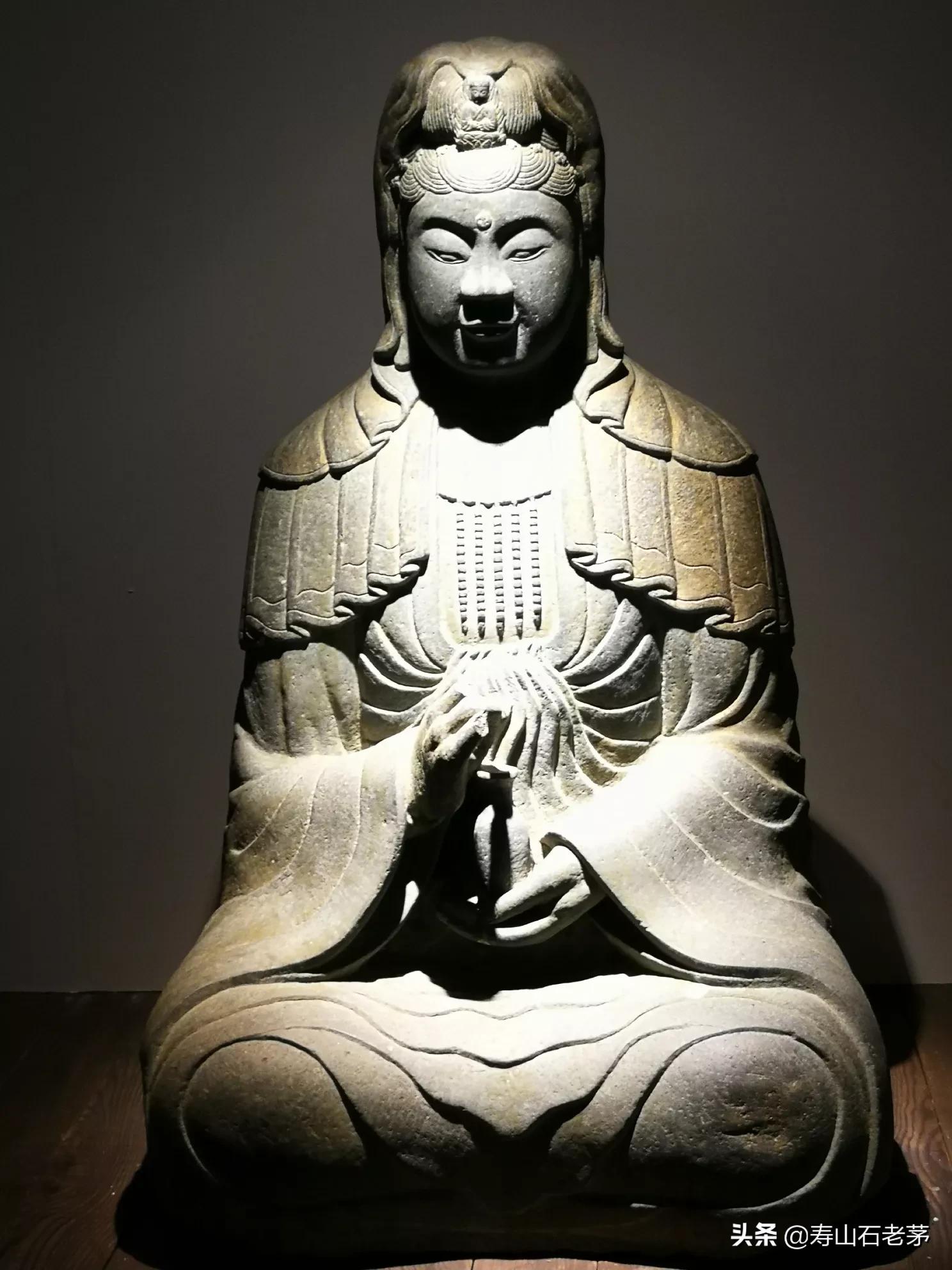 南京女子挖到两块石头，网上鉴定师说能卖百万，差点被骗, 你怎么看？：被骗百万卖家里3套房