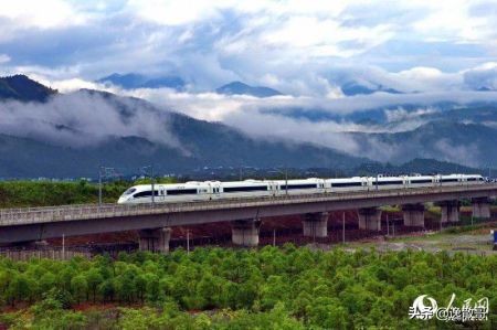 12月你好发朋友圈的句子2019年？：你好2019