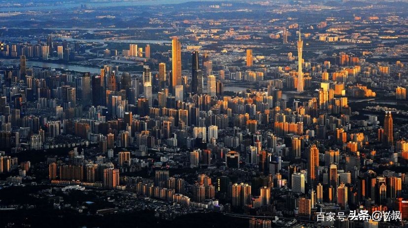 广州长宽多少公里？