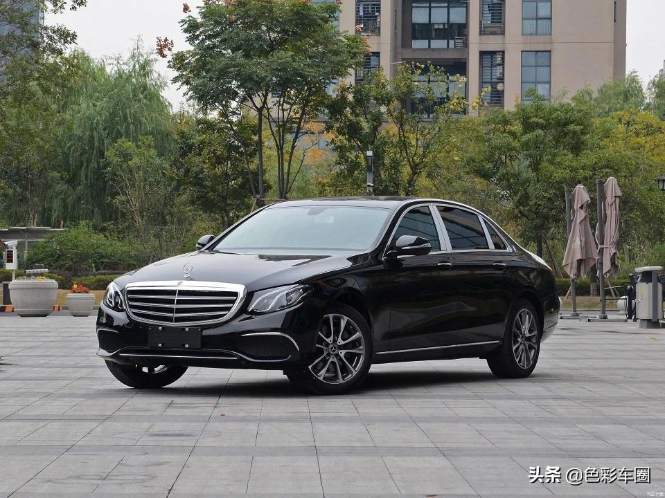 奔驰260轿车