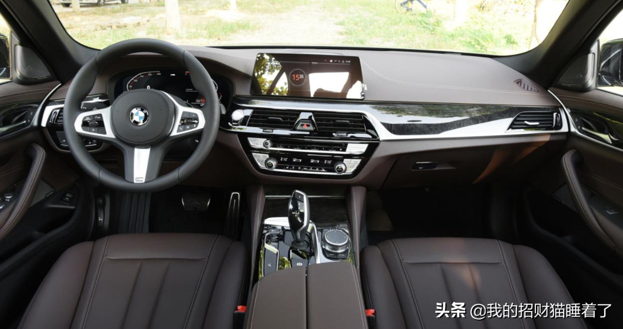 奥迪白色a8