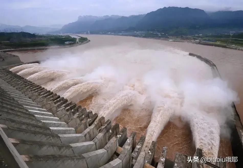 郑州暴雨郑州暴雨:停产停业停课停运
