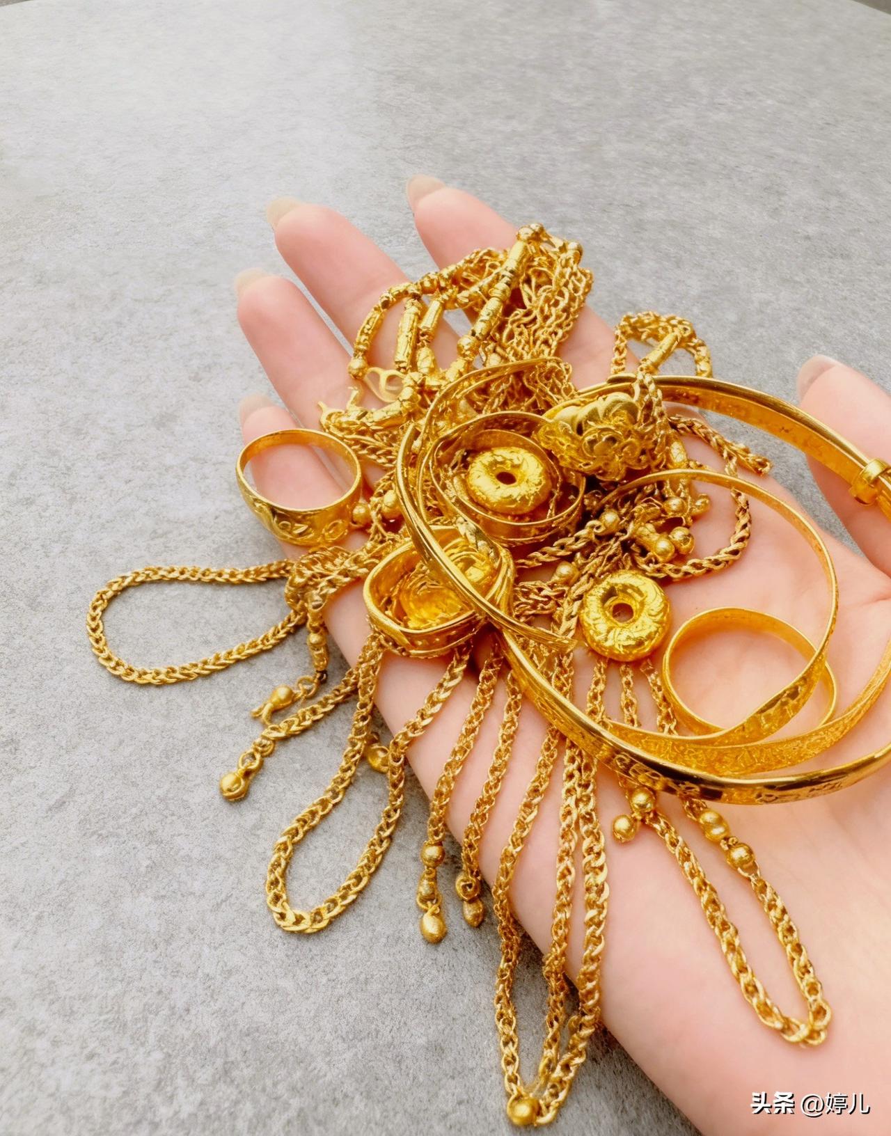 首饰金价今日多少一克 6d0f4dc1b6e8414fb697fd588ea40c96~tplv-shrink:1280:1632.jpeg?_iz=97245&bid=15&from=post.profile_all&gid=1845687411165191&lk3s=06827d14&x-expires=1768089600&x-signature=hy41FaxvjWb8j8euSE7xf7WxNcs%3D