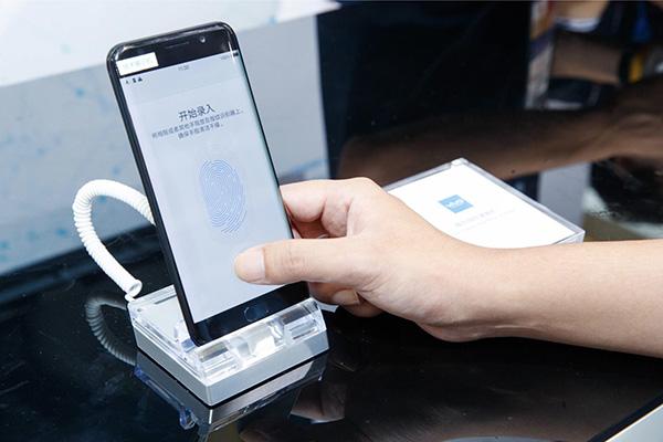 vivo用的什么屏幕指纹（在屏幕上指纹解锁高通推超声波指纹识别技术）