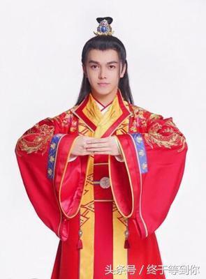 《双世宠妃》结局：镜心成最大赢家，嫁给墨靖轩，成太子妃