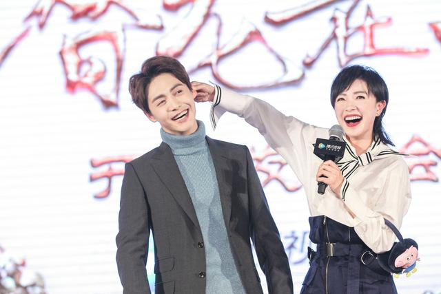 《三国机密之潜龙在渊》开播 马天宇万茜现场互动