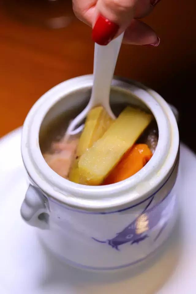 花胶扇骨头汤 2026年扇骨煲花胶可以吗?