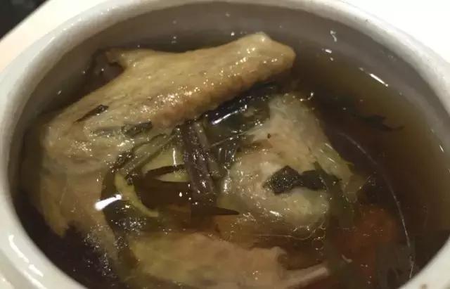 灵芝花胶瘦肉煲鸡汤 灵芝花胶瘦肉煲鸡汤的做法