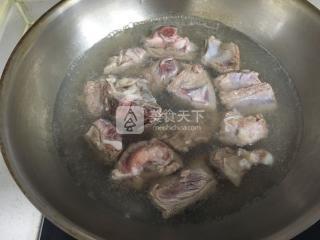 猴头菇炖花胶的功效 2026年猴头菇炖花胶的功效与禁忌