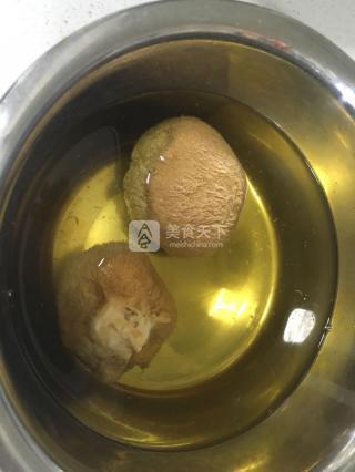 猴头菇炖花胶的功效与作用及食用方法 2026年猴头菇花胶煲汤的做法大全