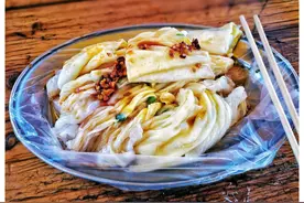 广州“包租公”摆摊卖肠粉，一份只卖1块钱，最后却赚得盆满钵满图片