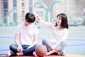 《少年》最新完整版旋律动听，半生已过却依旧赖在青春里不愿离开图片