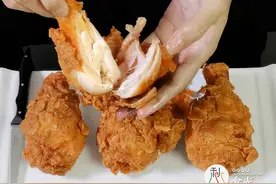 外酥里嫩又多汁的炸鸡腿要怎么做？做对这4步酥脆可口比买的好吃图片