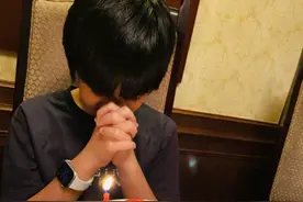 林志颖迎儿子11岁生日，kimi和小时候超像，低调戴千元手表图片