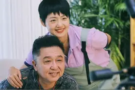 于谦甜蜜宠妻22年：起初没觉得爱情有多重，直到遇见太太白慧明图片