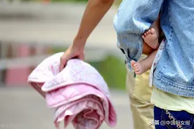 未婚妈妈的弃子困局：我自己养不起，希望有人收养她图片
