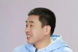 娶二婚女成阚清子继父，他将全部父爱给继女，继女成名后为他养老图片