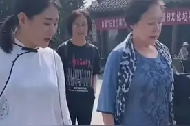 斯琴高娃三次坠马，离婚两次后嫁大18岁老公，70岁拄伞走路图片