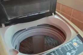 洗衣机用完后，水龙头开关要不要关？听师傅说完，才知错8年图片