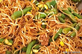 懒人食谱之焖面，面条吸收尽汤汁中的精华，美味到舔干净碗底图片