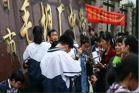 毛坦厂中学再惹争议，复读收费清单如此昂贵，家长表示压力好大图片