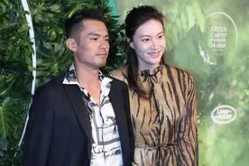 林丹谢杏芳时隔许久同框，谢杏芳虎纹秀身材，林丹漫不经心无交流图片