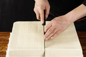 买豆腐时，要牢记3不要，携带细菌不新鲜，没营养还浪费钱图片