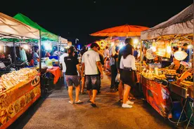 地摊经济开始了，你卖的小商品价格定对了吗？图片