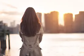 我失恋了！爱你那轰轰烈烈的十年，我不后悔！只可惜你不曾知道图片