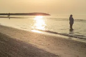 当一个人走在喧嚣的街头，突然间就感觉整个世界都与我无关……图片