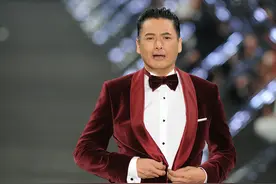 周润发走秀现场照，气场强大了图片