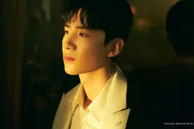 白敬亭帅气登杂志，忧郁钢琴王子VS阳光邻家男孩，哪个造型更撩？图片