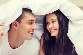被情人抛弃后找前夫复婚，前夫：我可以往回看，但不会往回走图片